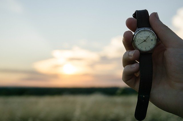 Counting time on a watch